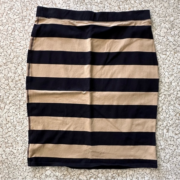 Black and tan striped stretch, Old Navy, pencil skirt size large. - Picture 5 of 5
